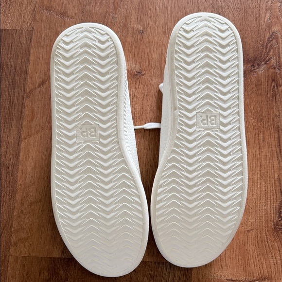 BP Women's Cream Lace-Up Sneakers - Picture 6 of 7